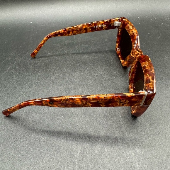 Z Supply Early Riser Brown Tortoise Shell Polarized Sunglasses - Picture 3 of 4